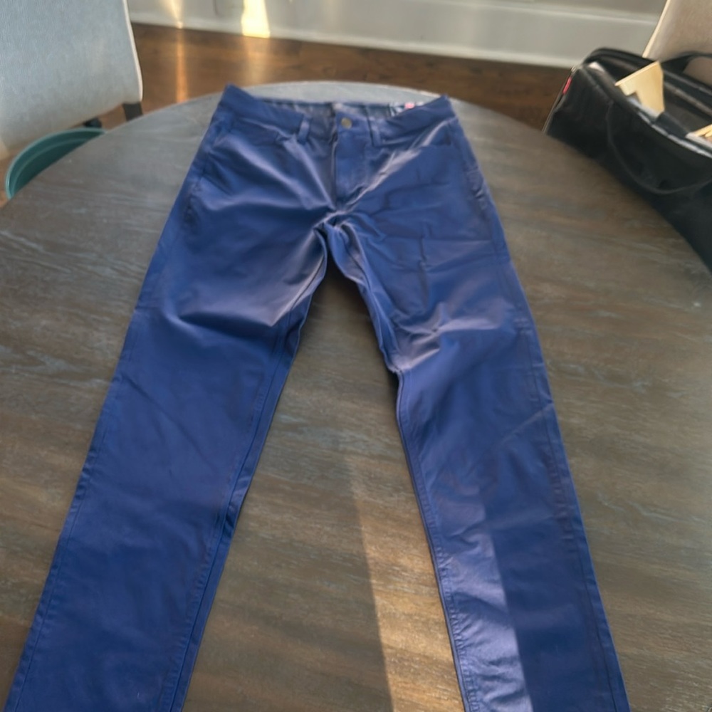 Like new vineyard vines stretch light weight khakis
